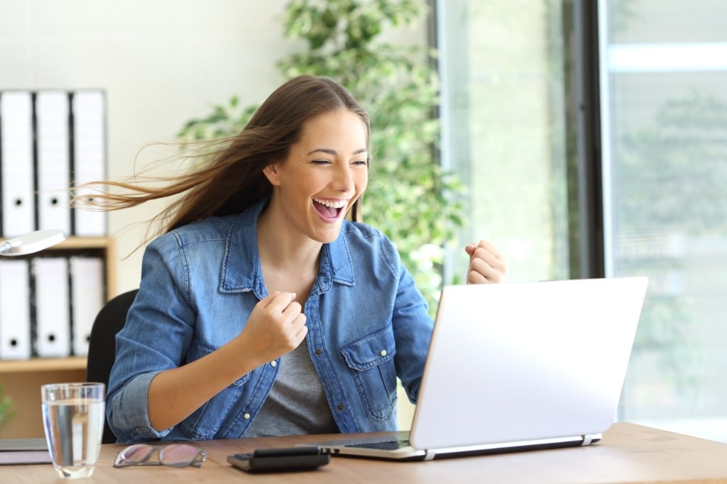 happy-woman-using-computer