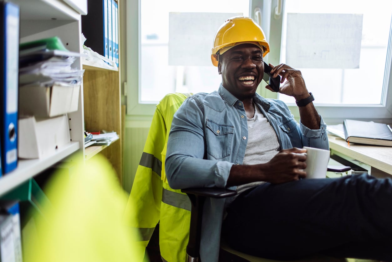 construction-business-owner-phone-closing-lead